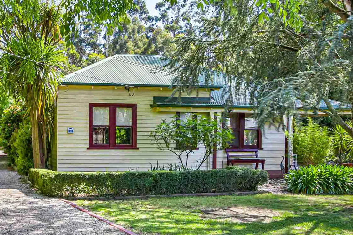 The House - Ballarat Accommodation - Two bedroom spa house with indoor woodfire, kitchen and two living rooms